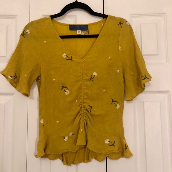 Francesca’s Ruched Top - Picture 2 of 3